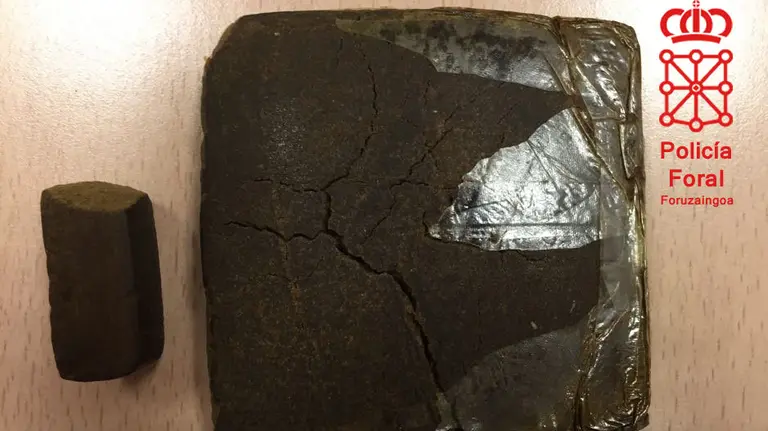 Imagen del hachís incautado a un peraltés que fue detenido en Olite.