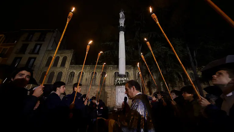  Inauguración de las luces de Navidad y ofrenda exterior a la Inmaculada en la Iglesia de San Lorenzo. PABLO LASAOSA 002