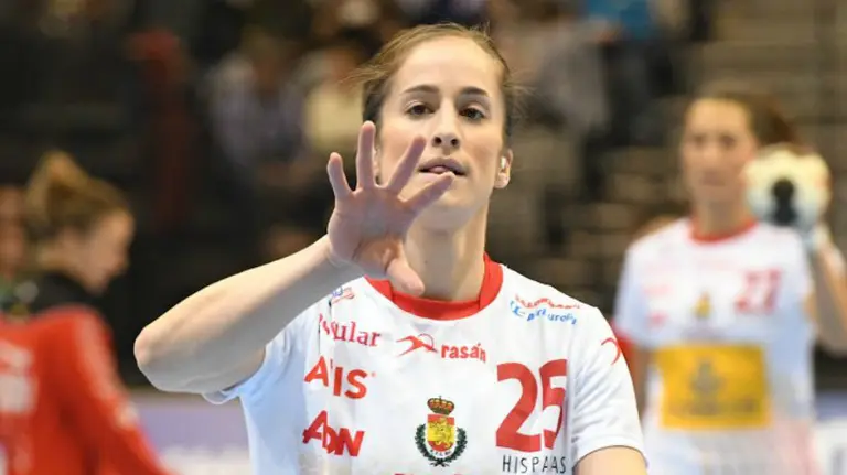 Nerea Pena con la camiseta de la selección española. Twitter.