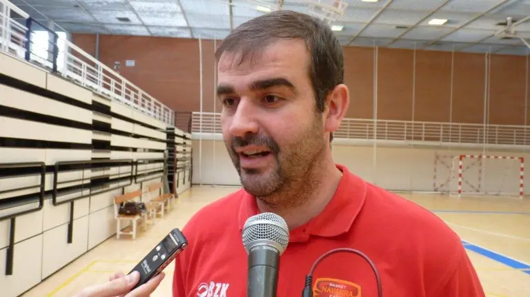 David Mangas en rueda de prensa en Arrosadía.