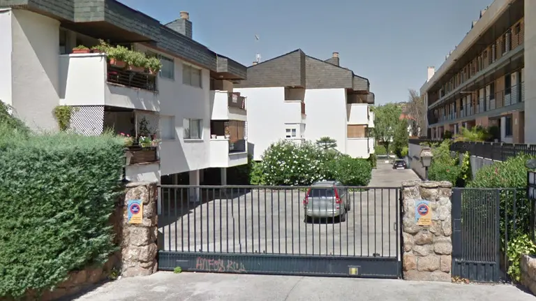 La puerta corredera que ha causado la muerte del hombre GOOGLE MAPS