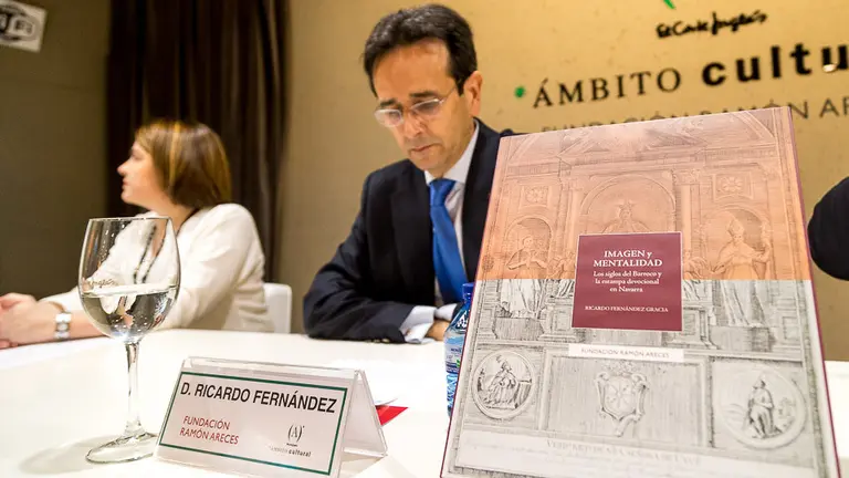 Presentación de _Imagen y mentalidad- Los siglos del Barroco y la estampa devocional en Navarra_, escrito por Ricardo Fernández Gracia  (05). IÑIGO ALZUGARAY