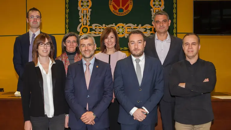 El grupo de los investigadores reconocidos en los premios de investigación 2017 de la UPNA, junto con el rector y el vicerrector de Investigación CEDIDA