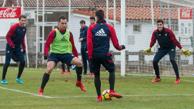Entrenamiento de Osasuna en las instalaciones de Tajonar antes del partido de Liga ante el Numancia (46). IÑIGO ALZUGARAY