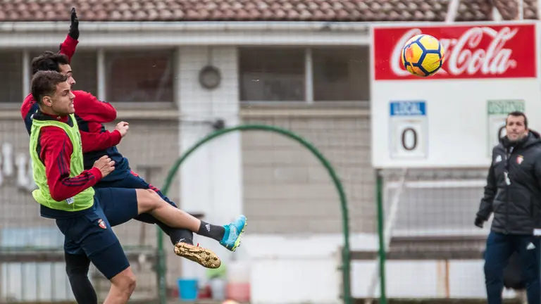 Entrenamiento de Osasuna en las instalaciones de Tajonar antes del partido de Liga ante el Numancia (53). IÑIGO ALZUGARAY