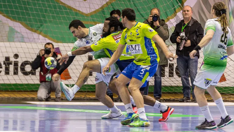 Partido de Liga Loterías Asobal entre Helvetia Anaitasuna y MMT Seguros Zamora (04). IÑIGO ALZUGARAY