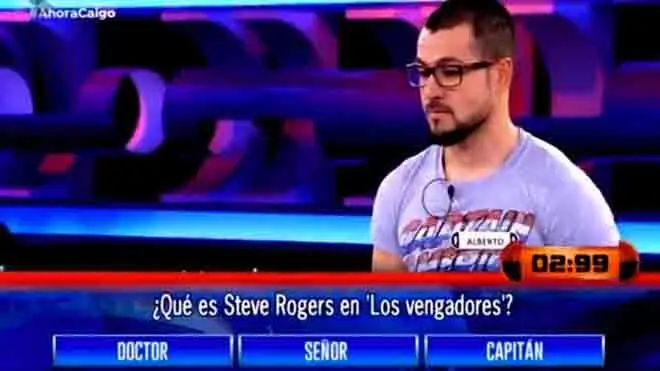 Alberto, concursante de Ahora Caigo, que falló una respuesta escrita en su camiseta ANTENA 3