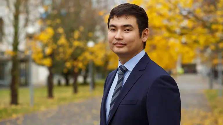 El físico Bakhtiyar Orazbayev, nuevo doctor por la UPNA