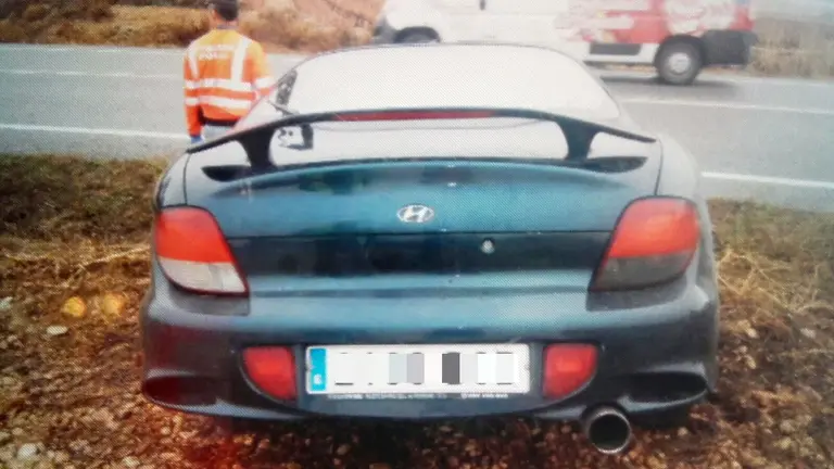 El coche que se ha salido de la vía en Cárcar