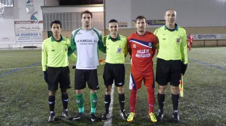 Trio arbitral y capitanes del Oberena - Mutilvera.