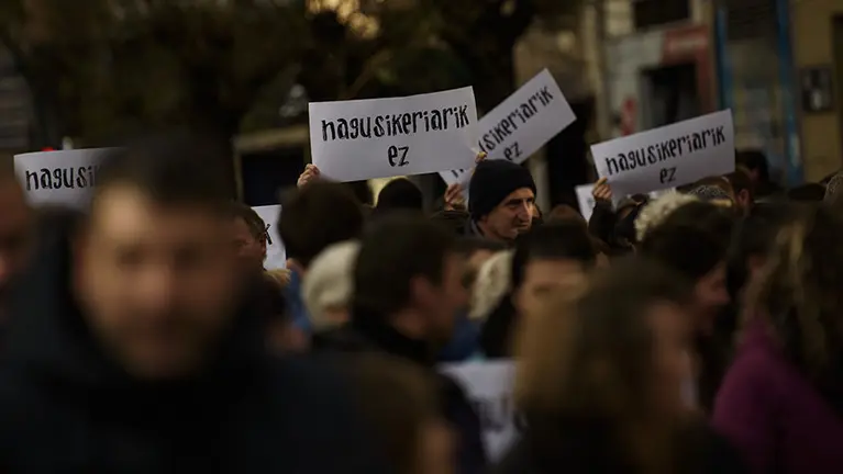 Manifestación convocada por Kontseilua bojo el lema _Bide eman euskarari_ (Dad paso al Euskera). MIGUEL OSÉS_4