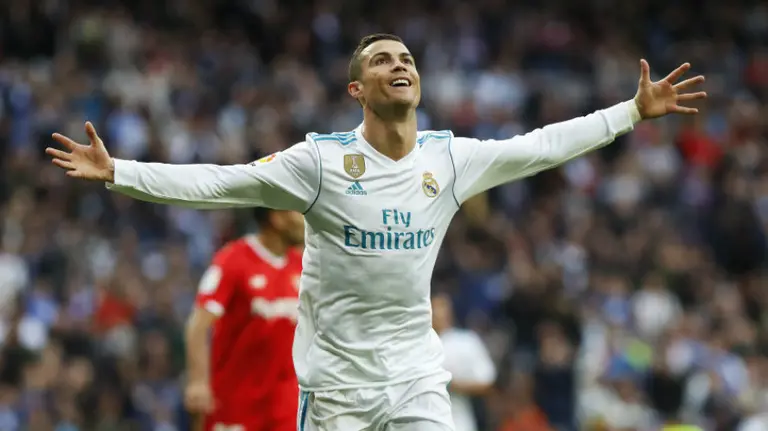 Cristiano celebra un gol con la grada. La Liga.