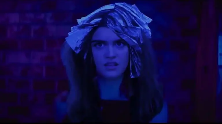 Fotograma del videoclip de La la land recreado con imágenes de la pamplonesa Amaia Romero y el catalán Alfred García. TWITTER @ayo_vega