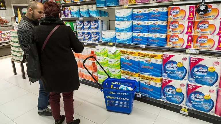 BM Supermercados abre un establecimiento en la calle Bergamín, en el local del antiguo cine Mikael (06). IÑIGO ALZUGARAY