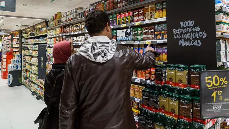 BM Supermercados abre un establecimiento en la calle Bergamín, en el local del antiguo cine Mikael (35). IÑIGO ALZUGARAY