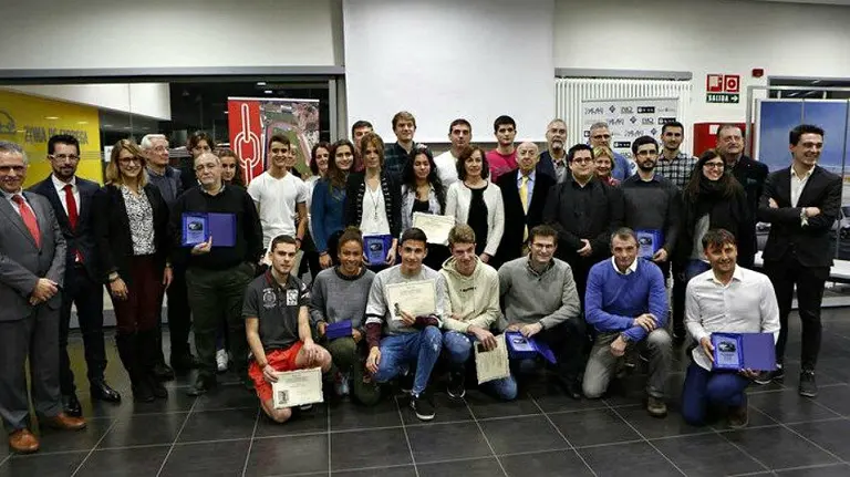 Foto de grupo en la gala del atletismo navarro. FNA.