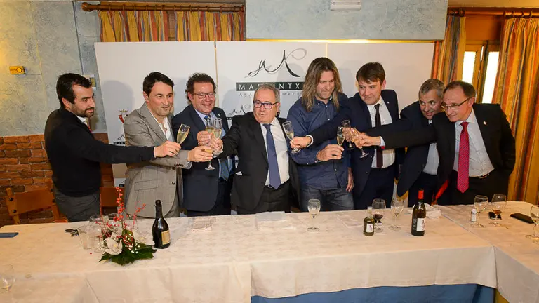 La junta directiva de Osasuna y Diego Martínez, ofrecen ruenda de prensa tras el tradicional almuerzo con los representantes de los medios de comunicación. PABLO LASAOSA 002