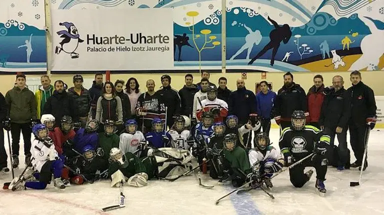 Facebook club de hielo Huarte.