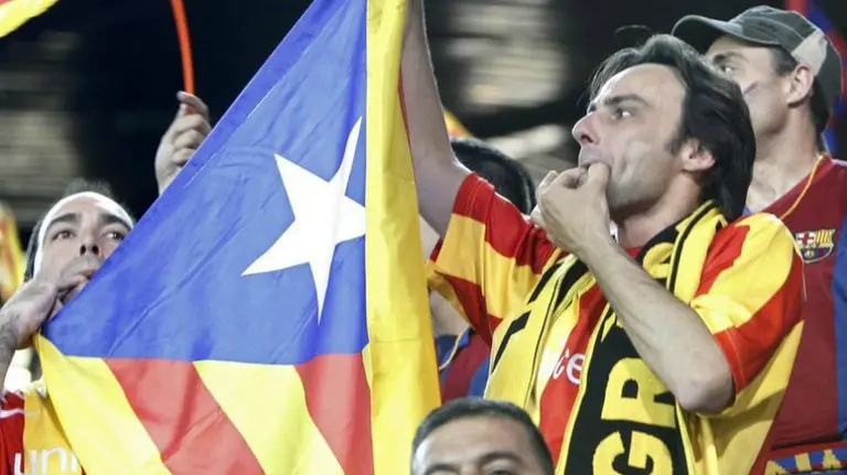 Pitos al himno nacional. Lasvocesdelpueblo.com