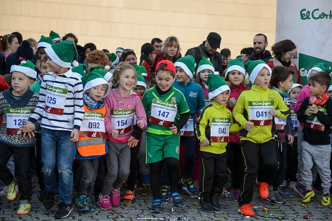 VII Carrera Infantil de Navidad organizada por ASVONA y El Corte Inglés. PABLO LASAOSA 025