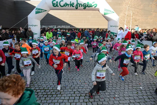 VII Carrera Infantil de Navidad organizada por ASVONA y El Corte Inglés. PABLO LASAOSA 028