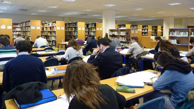 Biblioteca de la UNED de Pamplona CEDIDA