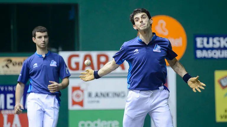 Víctor-Albisu se enfrentan a Altuna III-Martija en partido del Campeonato de Mano Parejas. PABLO LASAOSA 007