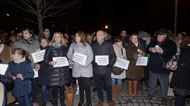 Homenaje a las víctimas del terrorismo en el día y lugar del asesinato del general Juan Atarés. PABLO LASAOSA 003