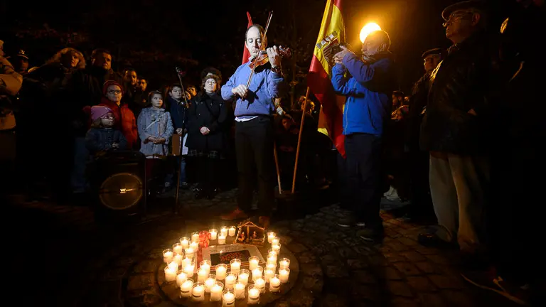 Homenaje a las víctimas del terrorismo en el día y lugar del asesinato del general Juan Atarés. PABLO LASAOSA 014