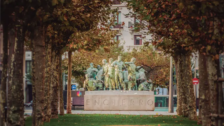 Imagen que ilustra el mes de julio en el calendario municipal de Pamplona.