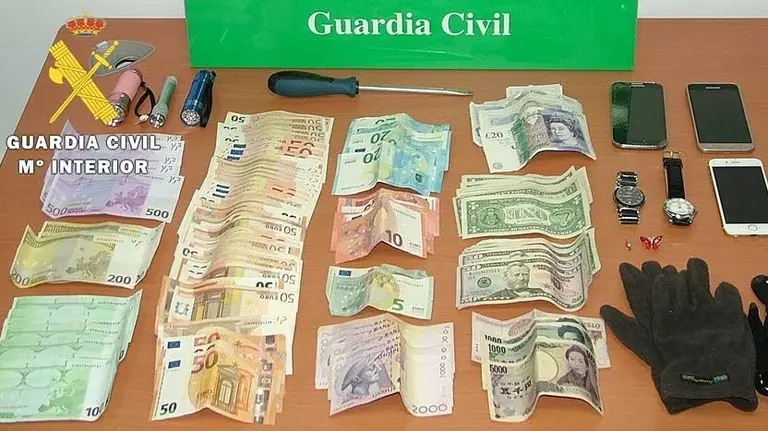 Material incautado a los tres detenidos por la Guardia Civil por asaltar unifamiliares.