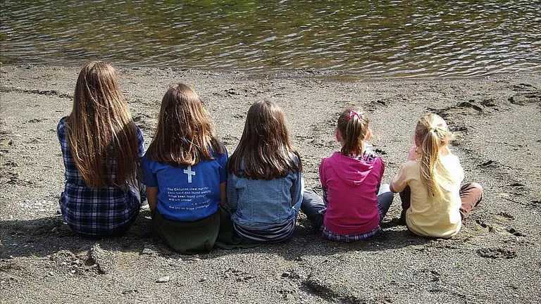 Una imagen de menores de edad