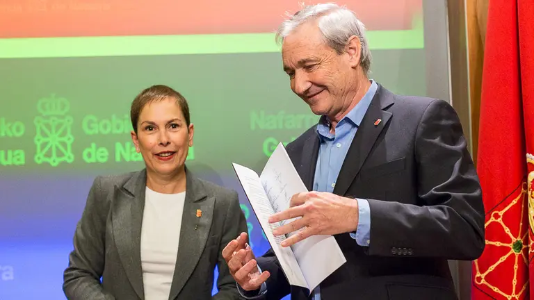 La presidenta de Navarra, Uxue Barkos y el consejero de Hacienda, Mikel Aranburu, explican el acuerdo para la actualización del Convenio Económico (08). IÑIGO ALZUGARAY