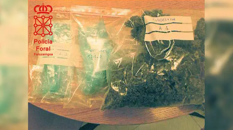 Material incautado por la policía a los autores dle delito de tráfico de drogas en Tudela POLICÍA FORAL