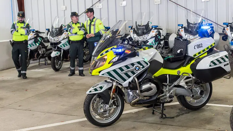 Presentación de las nuevas motocicletas de la Agrupación de Tráfico de la Guardia Civil de Navarra (06). IÑIGO ALZUGARAY