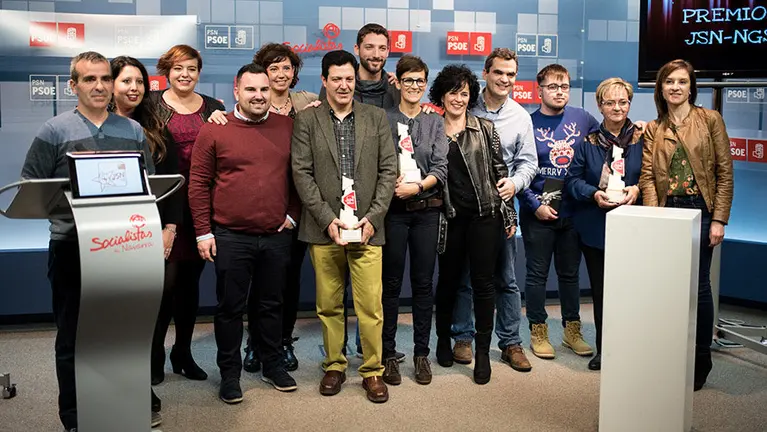 IV edición de los Premios JSN-NG con la presencia de Carlos Mena, secretario general de JSN y la secretaria general del PSN María Chivite. MIGUEL OSÉS (8)