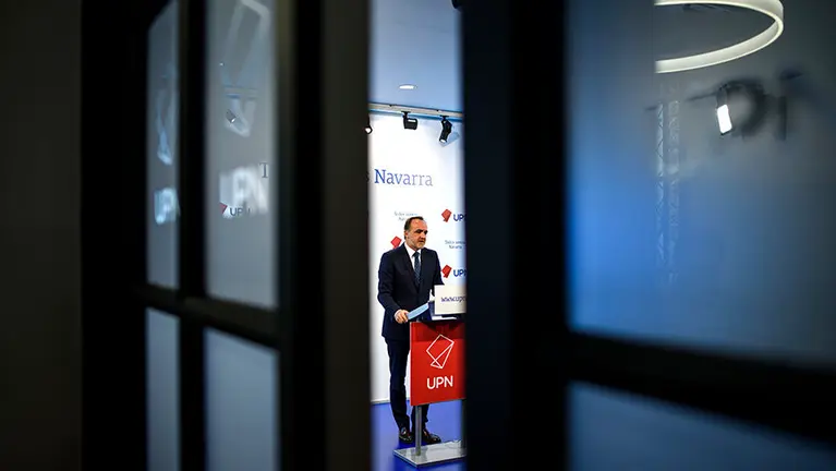 Javier Esparza, presidente de UPN, ofrece una rueda de prensa a los medios de comunicación. PABLO LASAOSA