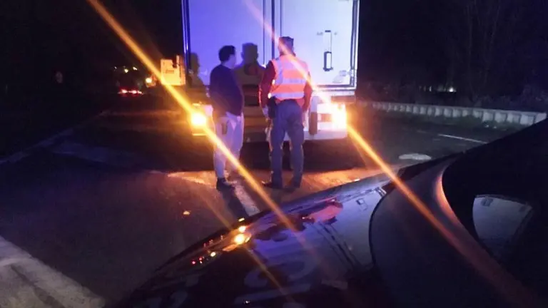 La Policía Foral inmoviliza un camión en Bera POLICÍA FORAL