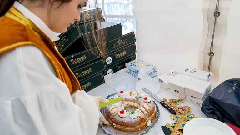 Degustación pública de roscones de Reyes en Pamplona (01). IÑIGO ALZUGARAY