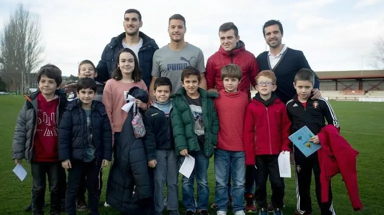 Herrera, Tano y Miguel Flaño con los Osasuntxikis. CA Osasuna.
