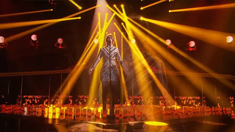 Amaia Romero interpretando Shake it out