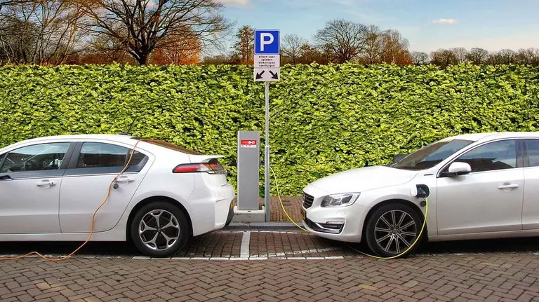 Dos coches eléctricos ARCHIVO