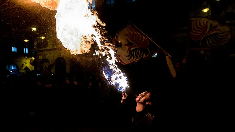 Festival Callejero de los Reyes Magos en la Plaza del Castillo de Pamplona (12). IÑIGO ALZUGARAY