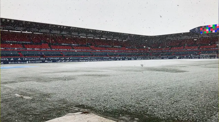 El estadio del Sadar nevado