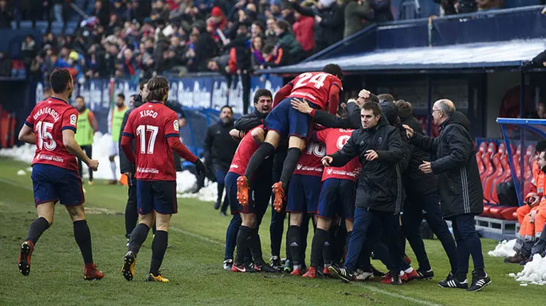 Osasuna y Valladolid se enfrentan en El Sadar MIGUEL OSÉS 2