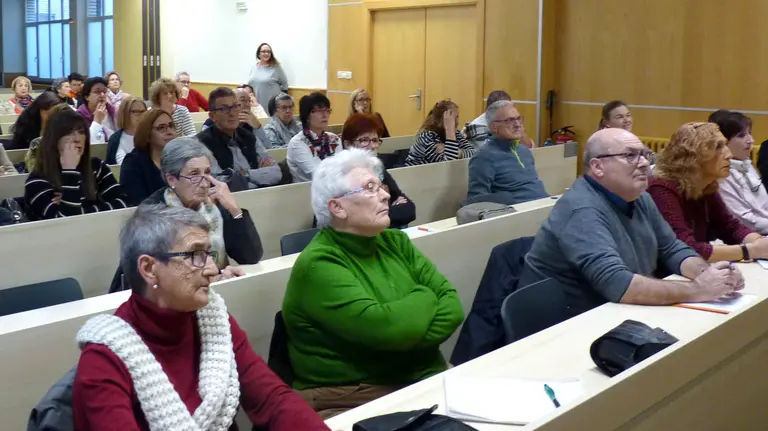 Decenas de personas mayores asisten a las clases de UNED Senior en Navarra CEDIDA