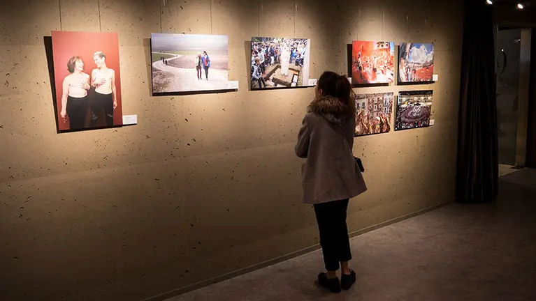 Inauguración de la exposición &#39;Navarra: 2017 en fotografías periodísticas&#39;, en El Corte Inglés. MIGUEL OSÉS