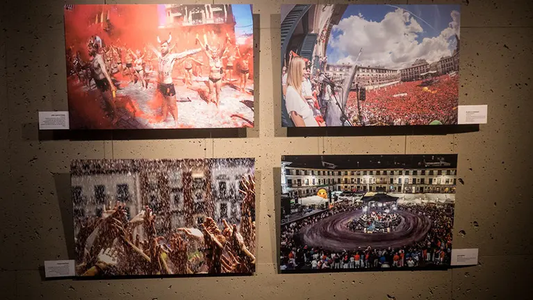Inauguración de la exposición &#39;Navarra: 2017 en fotografías periodísticas&#39;, en El Corte Inglés. MIGUEL OSÉS