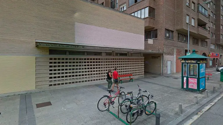 Kiosko de la ONCE en la calle Luis Morondo, del barrio pamplonés de Azpilagaña. ARCHIVO