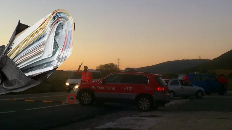 Imagen de un control de la Policía Foral y de una cartera repleta de billetes FOTOMONTAJE